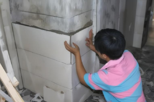 墙面砖脱落的补救办法是什么(墙面砖脱落的补救办法是什么呢) 墙面砖脱落的补救办法是什么(墙面砖脱落的补救办法是什么呢)